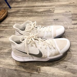 Kyrie 3s
